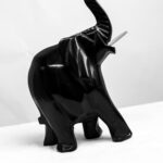 Moyen Eléphant trompe en l'air