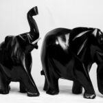 Gros éléphant en bois d'ébène